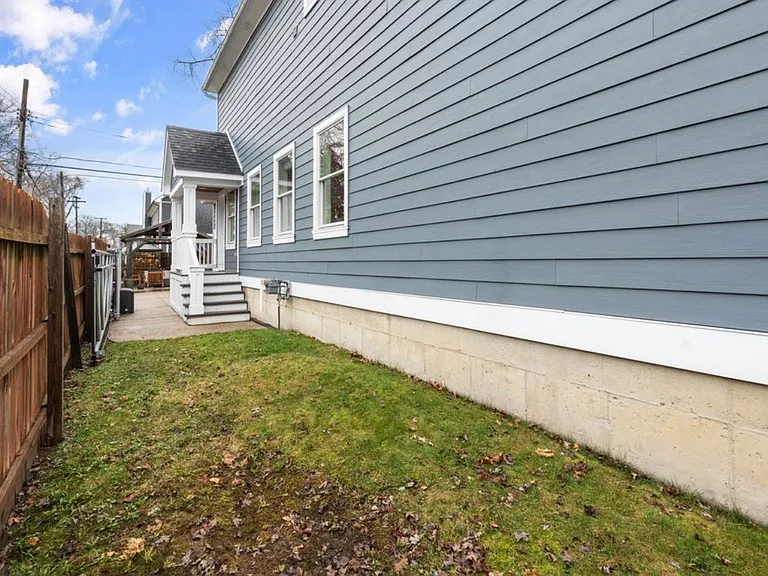 819 Irving Ave — Photo 5
