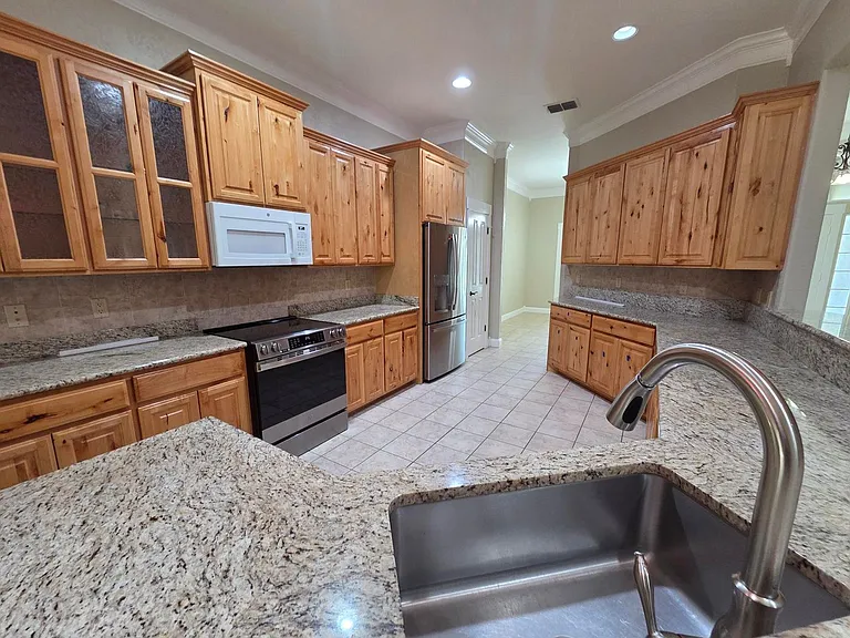 2150 Hedgestone — Photo 15