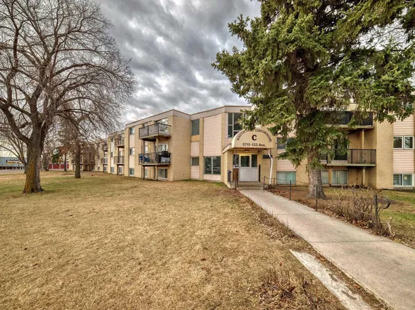 5715 133rd Ave NW #5, Edmonton, AB T5A 0K3