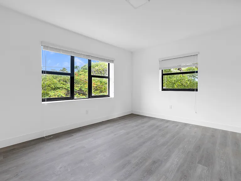 1536 Beekman — Photo 31