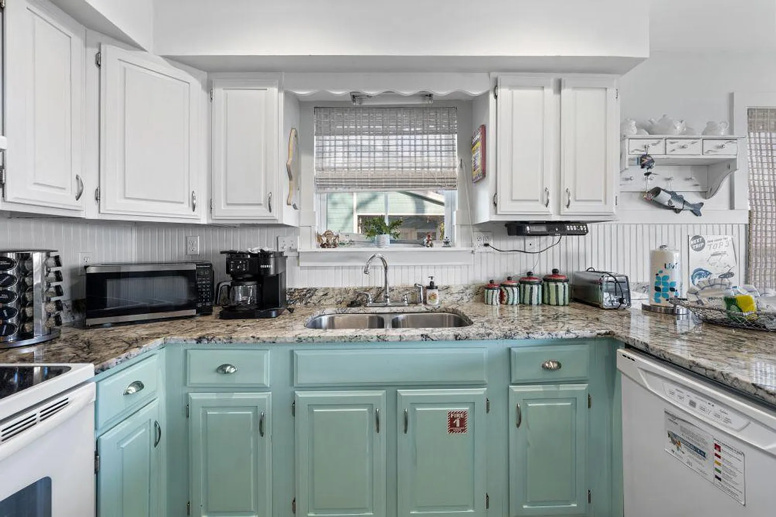 4 bed, 2.0 bath, 1689 sqft, $8,940 — Photo 4