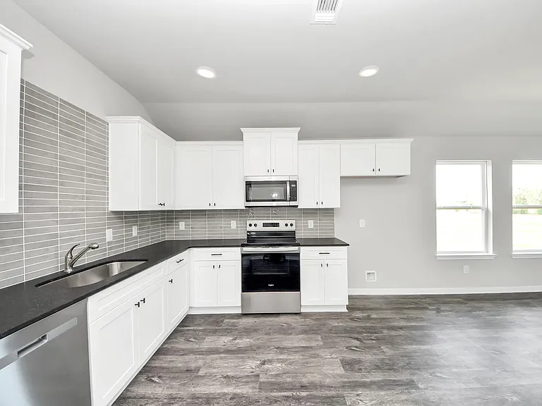 688 Swallow Dr — Photo 20
