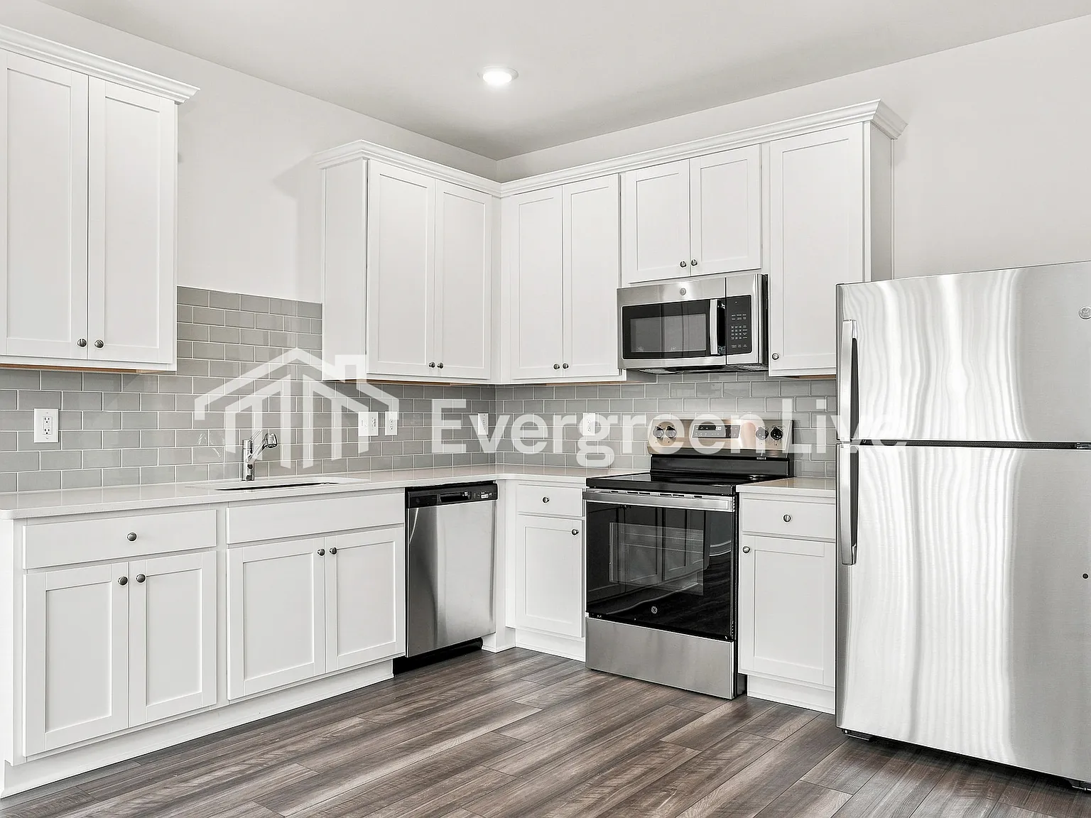 3 bed, 2.5 bath, 1421 sqft, $1,625 — Photo 3