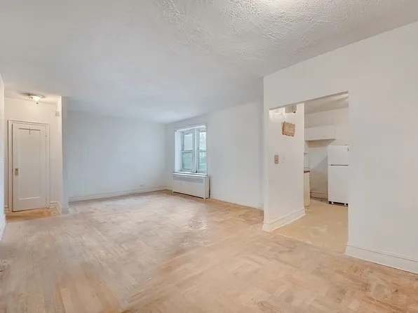 48-01 42nd St #3C, Woodside, NY 11377