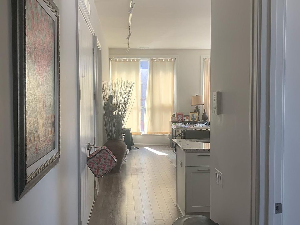 1st image of 4421 N Clark St #201