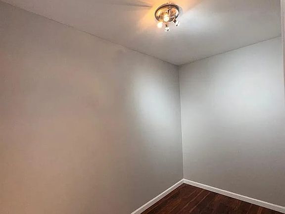 4th image of 503 N Lakewood Ave Room 5