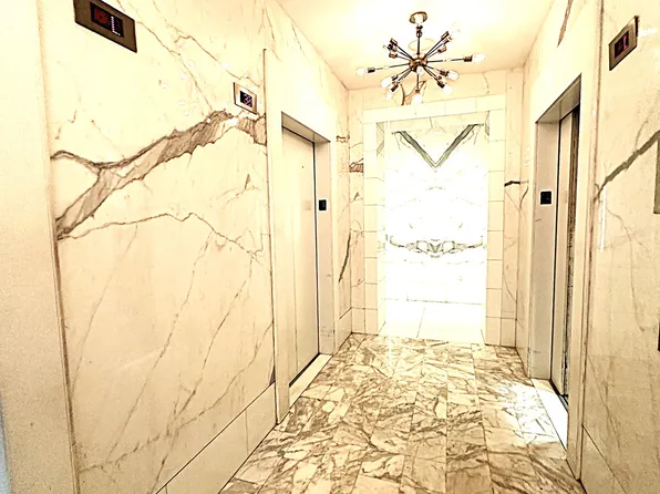 635 West 42nd Street image 14 of 26