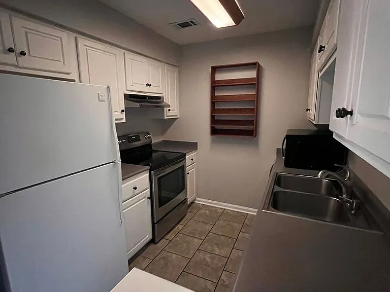 561 Heritage Ct — Photo 8