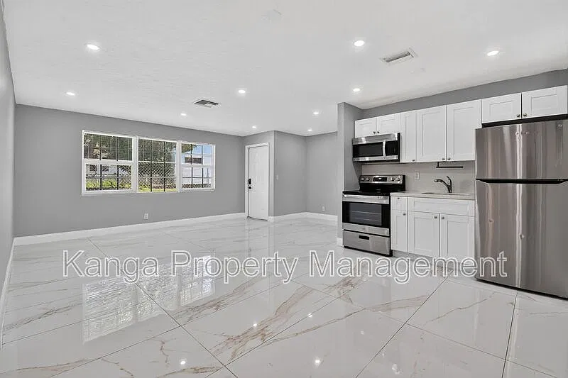 3 bed, 2.0 bath, 1124 sqft, $2,895 — Photo 1