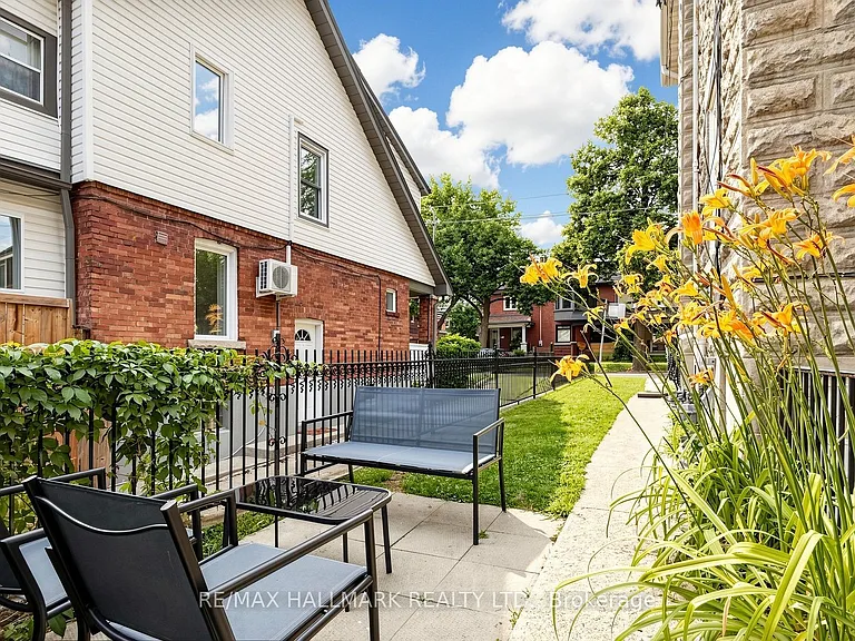 57 Humberside Ave #LOWER LEVEL — Photo 17