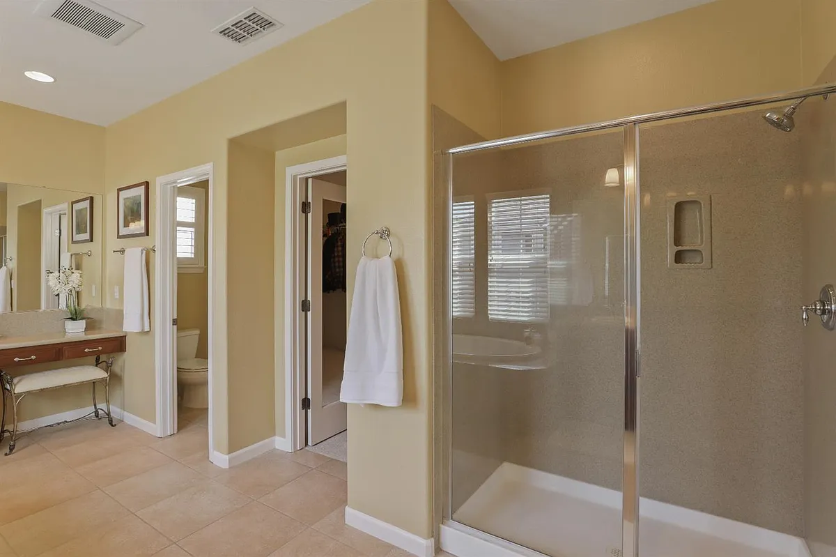 Building Photo - 652 W Sombra Way