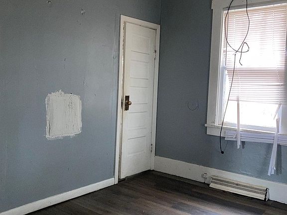 3rd image of 1751 E Johns Ave