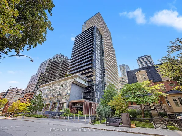 101 Erskine Ave Unit Penthouse 15, Toronto, ON M4P 0C5
