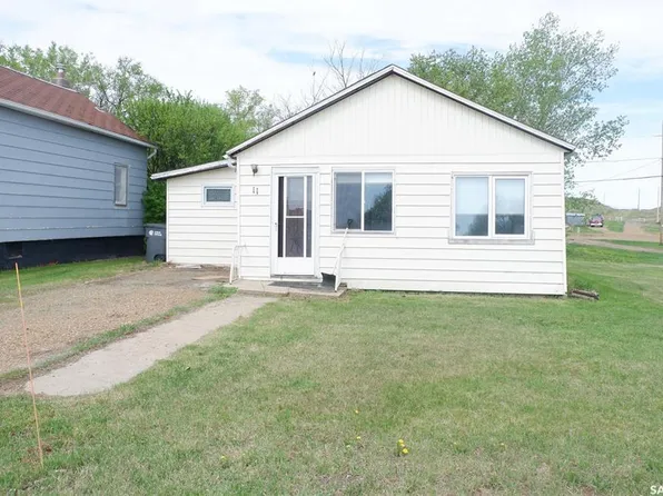 11 B Ave, Willow Bunch, SK S0H 4K0