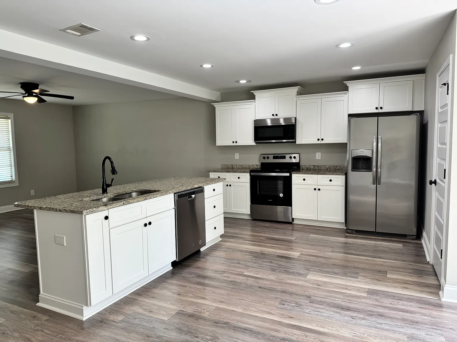 107 Kathryn Pl — Photo 2