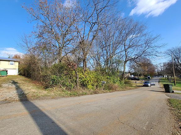 3rd image of Bonnie Brae Dr