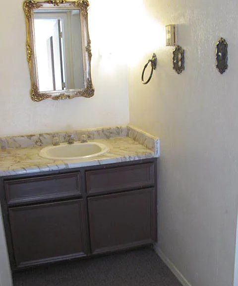 1813 Girard Blvd NE #10 — Photo 16