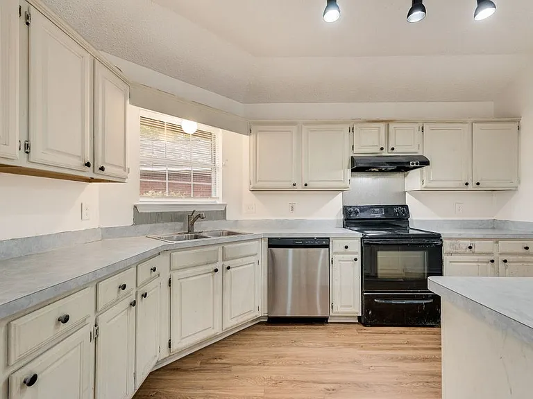 1304 Riverview Ln — Photo 14