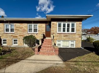 29 Smith St, Deer Park, NY 11729