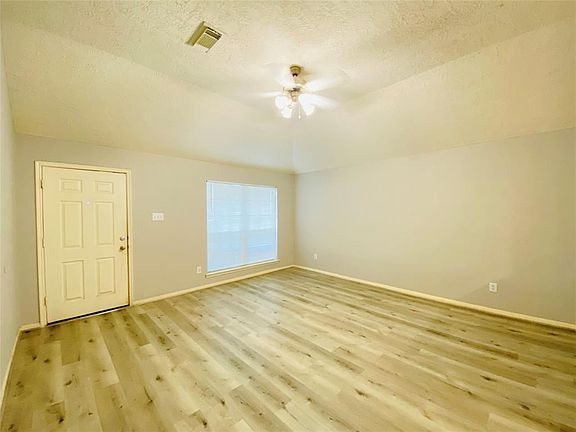 3rd image of 19207 Caledonia Dr