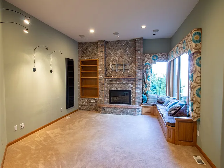 15831 SE 45th St — Photo 11