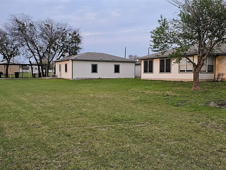 16 Brenda Ln — Photo 7