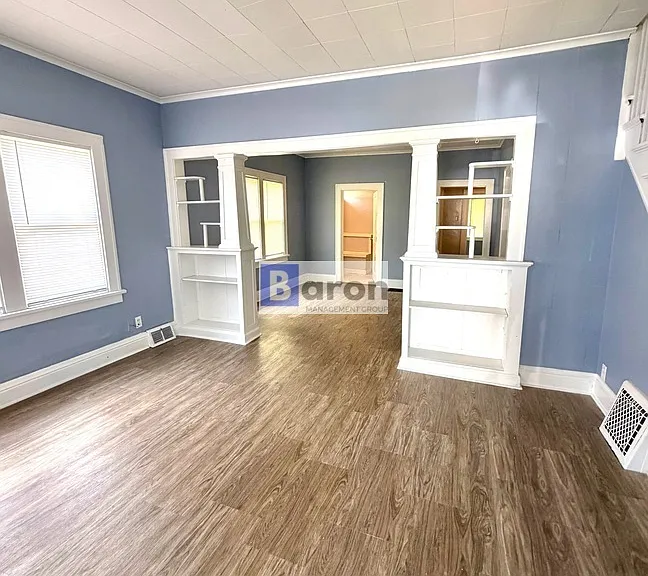 2408 Kenwood Ave — Photo 1