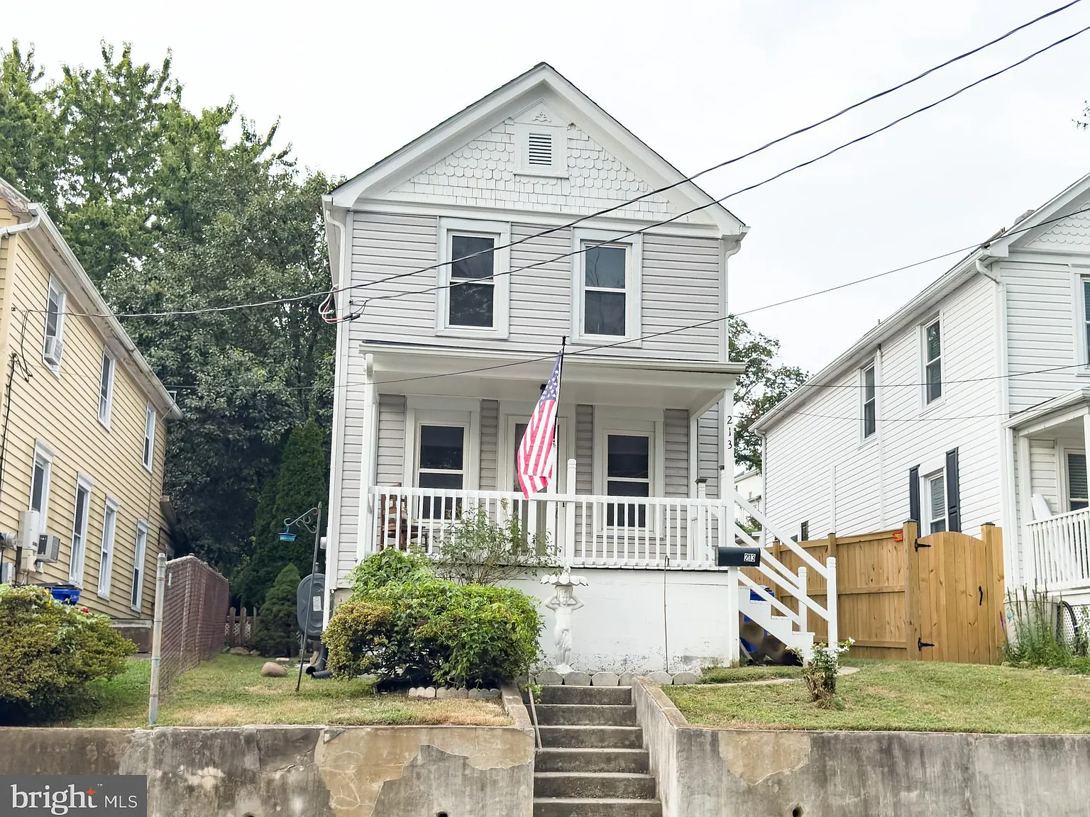 3 bed, 1.5 bath, 1152 sqft, $2,195 — Photo 1