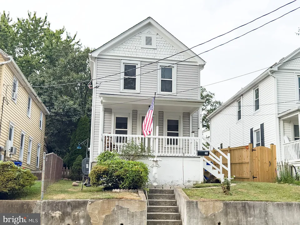 213 W B St