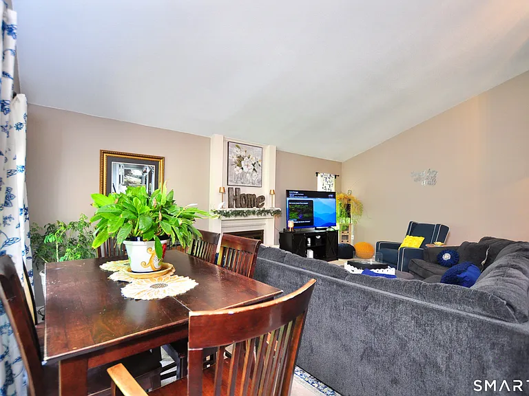 16 Applewood Ln #16 — Photo 8