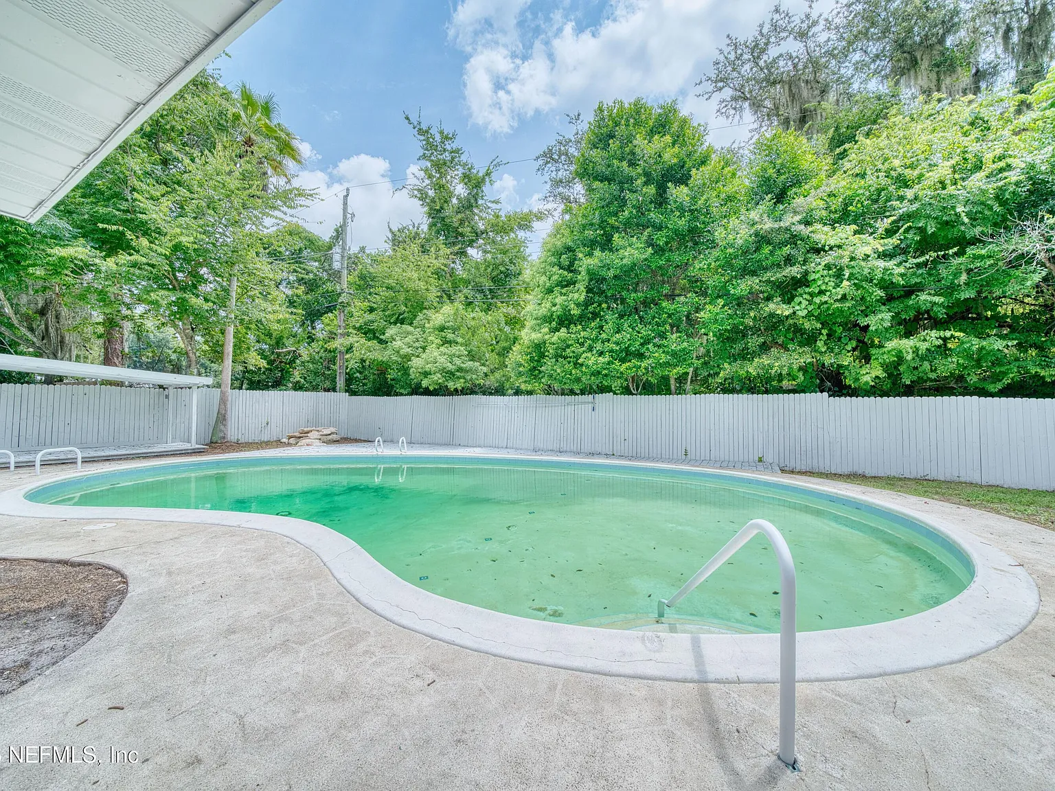 4 bed, 2.0 bath, 1976 sqft, $2,950 — Photo 1