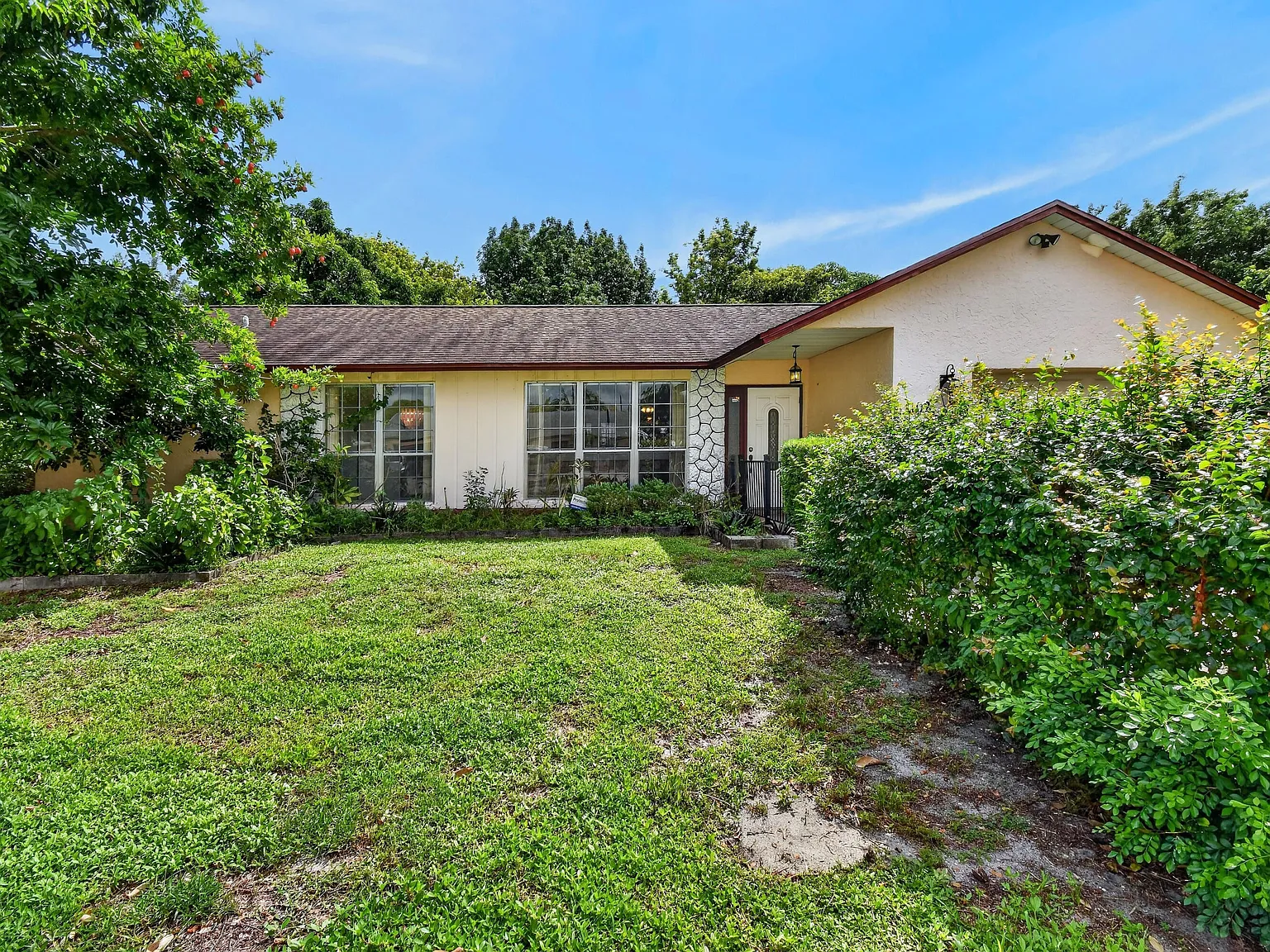 3 bed, 2.0 bath, 1849 sqft, $2,850 — Photo 4