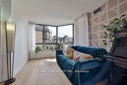 211 N Saint Patrick St S #Penthouse C-10 — Photo 18