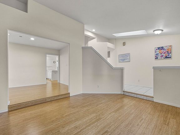 3rd image of 264 Merry Ln