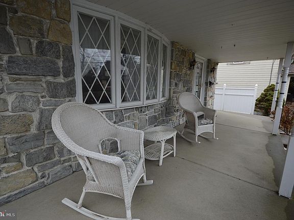 5th image of 417 Tasker St