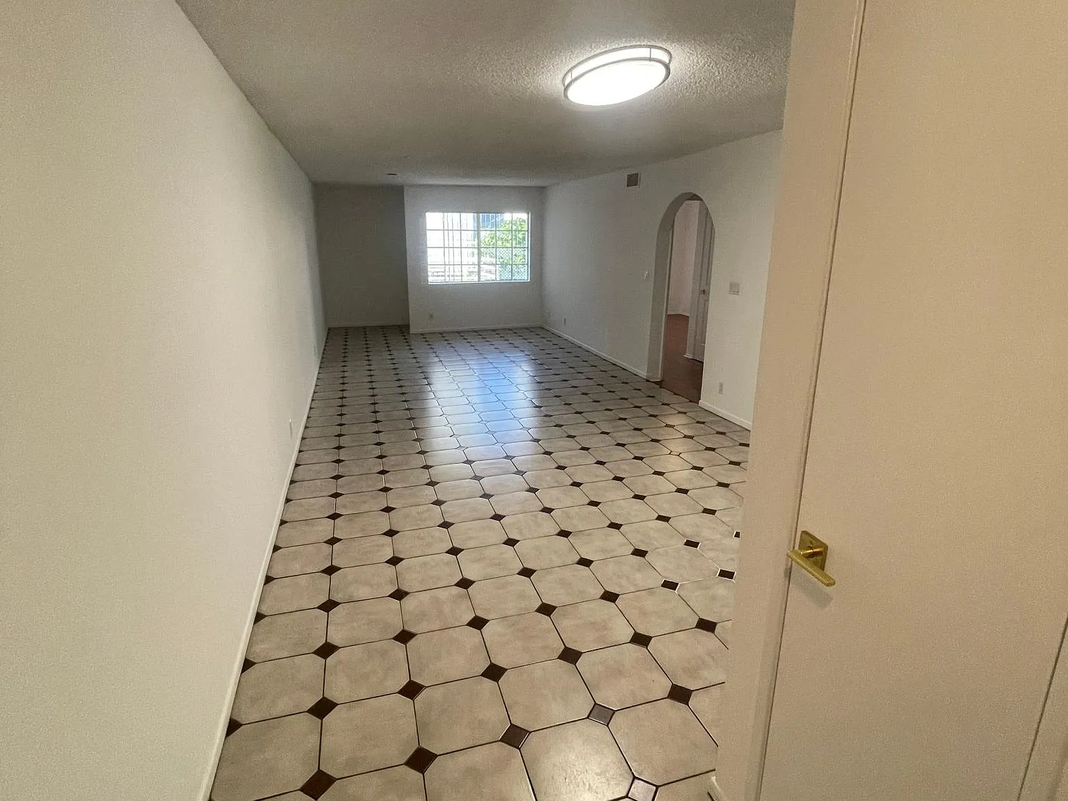345 Myrtle St — Photo 4