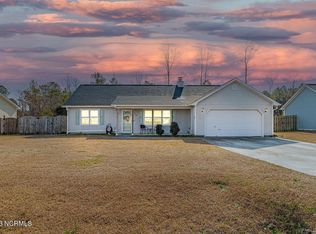 113 Daphne Dr, Hubert, NC 28539