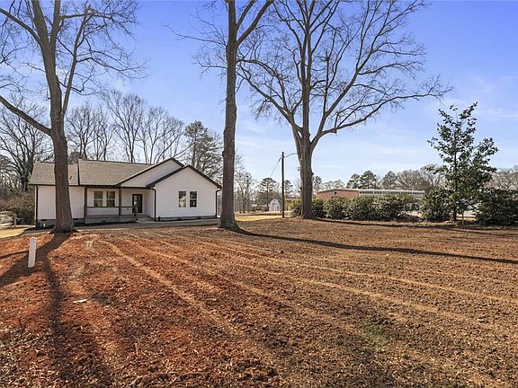 3rd image of 191 Murdock Rd