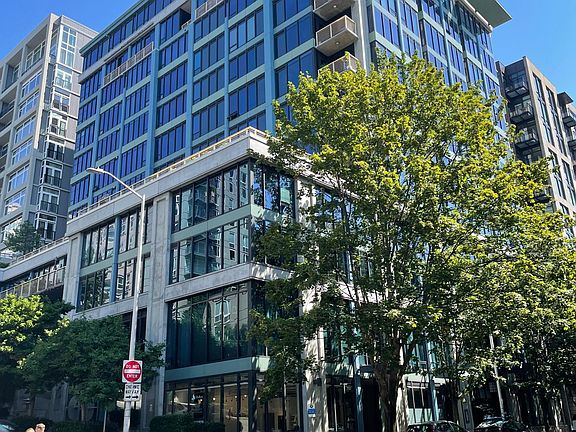 The Bellora is a pretty, quality building. Easy guest parking availability on Clay Street.