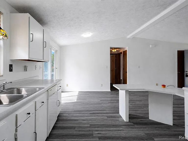 15060 Michael St — Photo 19