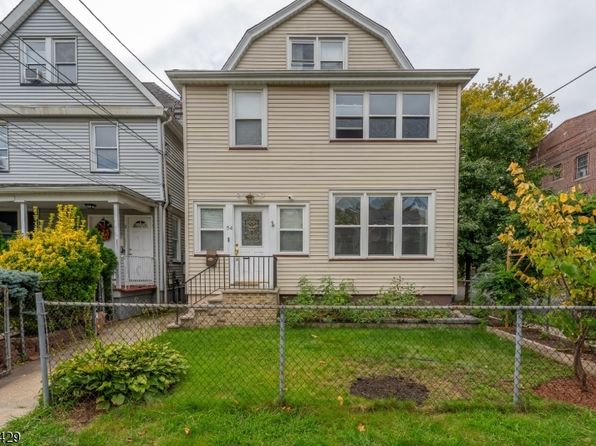 54 Llewellyn Ave #1