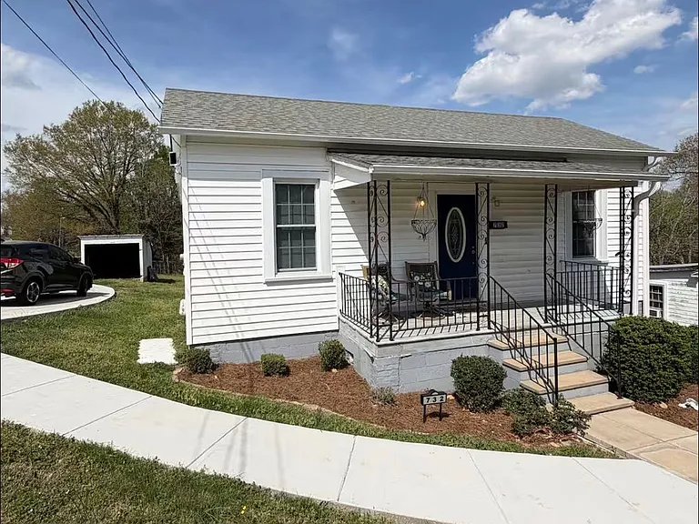 732 Hughes St — Photo 15