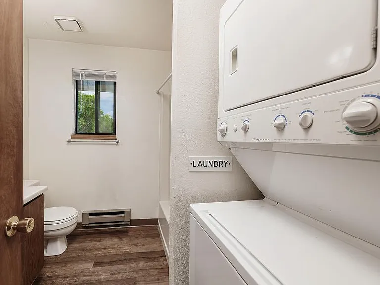 500 Josephine Dr — Photo 7