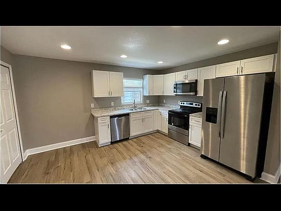 2nd image of 530 Pinewood Ave
