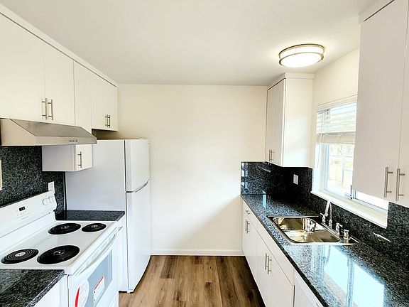 2nd image of 1915 Murchison Dr APT 11