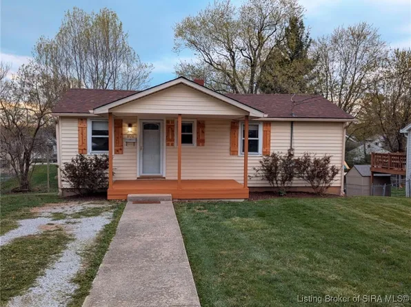 808 N College Avenue, Salem, IN 47167