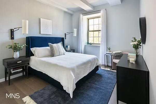 Sold by MNS | media 25