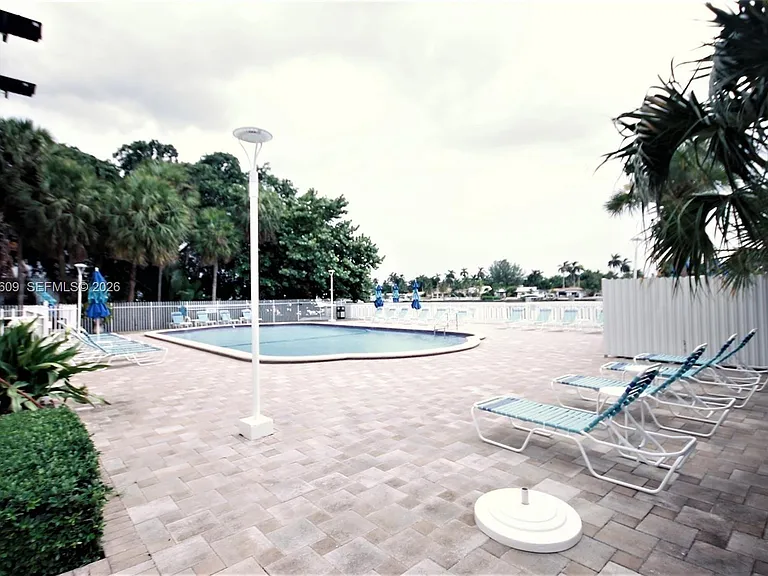 1455 N Treasure Dr #1A — Photo 2