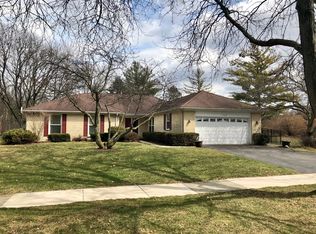 1745 S Thompson Dr, Wheaton, IL 60189