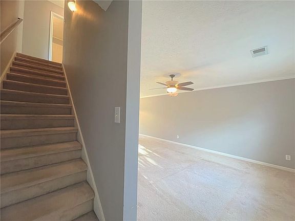 3rd image of 2826 Florence Dr
